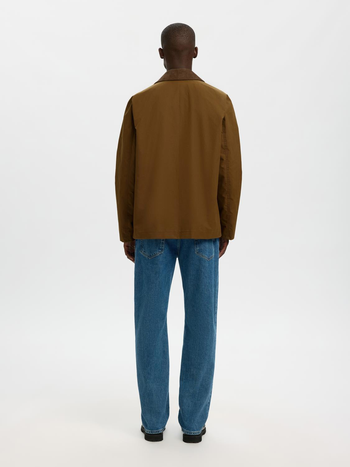 model_shot-back